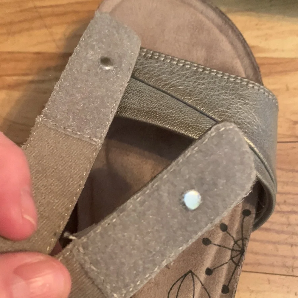 Rockport Cobb Hill Size 6 asymmetry metallic leather strap comfort sandals EUC
